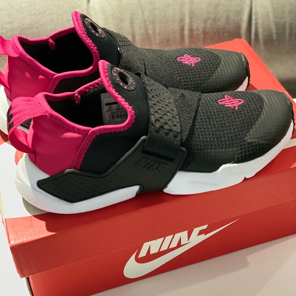 Girl's Nike Huarache Extreme NEW